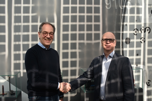 Peter van der Bruggen, Managing Director at Vierpool, and Michael Breer, International Channel Sales Manager at PR electronics